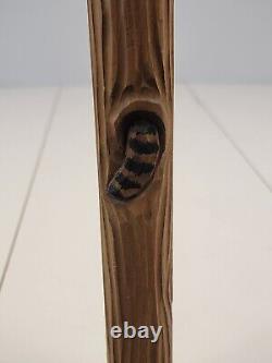 Bâton de marche/canne en bois sculptée à la main avec ours sculpté en art populaire et bâton avec raton laveur