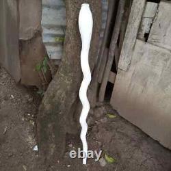 Bâton de marche en bois africain sculpté à la main avec poignée en forme de serpent cobra blanc.