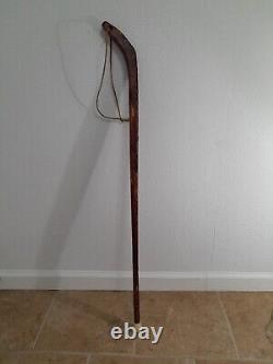 Bâton de marche en bois / canne sculptée à la main sans marque
