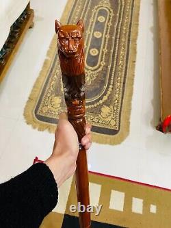 Bâton de marche en bois sculpté à la main confortable avec un loup sculpté - canne en bois fabriquée à la main