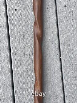 Bâton de marche en bois sculpté à la main représentant un rhinocéros vintage - Art populaire primitif
