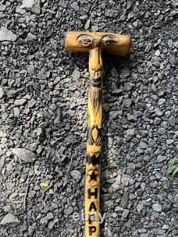 Bâton de marche en bois sculpté à la main vintage avec 49 visages en art populaire