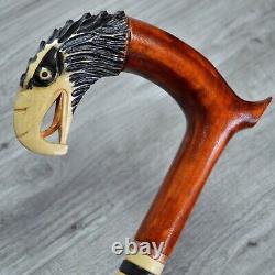 Bâton de marche en canne sculptée à la main en bois avec aigle / Royaume-Uni
