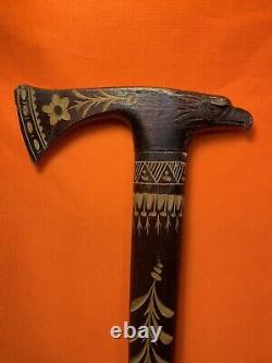 Bâton de marche sculpté à la main en bois de Kuznice, représentant un oiseau aigle, art populaire tomahawk