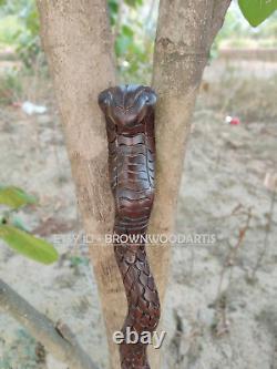Bâton de marche unique en bois sculpté à la main en forme de serpent cobras