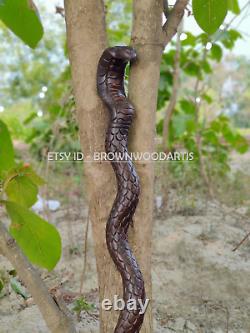 Bâton de marche unique en bois sculpté à la main en forme de serpent cobras