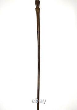 Canne / bâton de marche en bois sculpté à la main