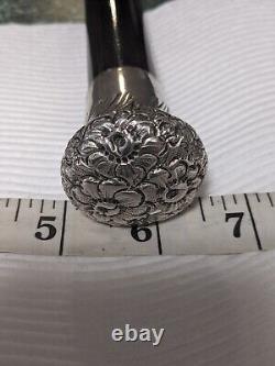 Canne de marche en argent sterling vintage de Birmingham Dalman & Narborough avec motif floral en repoussage