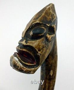 Canne de marche en bois avec masque tribal sculpté à la main de style alien vintage
