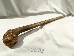 Canne de marche en style folk art sculpté Shillelagh irlandais ancien