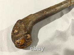 Canne de marche en style folk art sculpté Shillelagh irlandais ancien