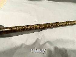 Canne de marche en style folk art sculpté Shillelagh irlandais ancien