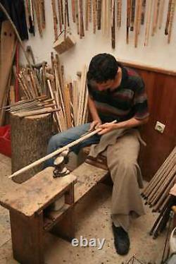Canne en bois brodée et détaillée en argent, bâton de marche spécial fait à la main.