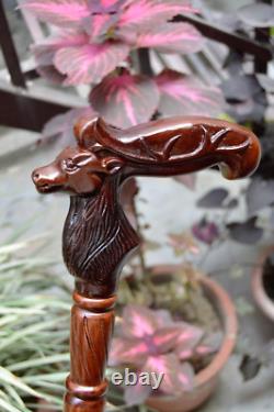 Canne en bois sculptée à la main avec des rennes, bâton de marche artistique en bois sculpté à la main pour le style.