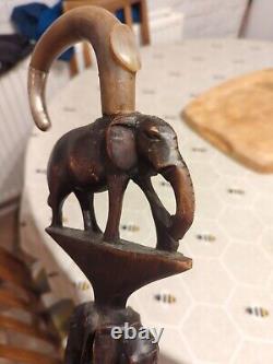 Canne en bois sculptée africaine / Bâton / Éléphant