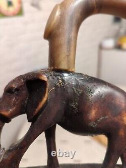 Canne en bois sculptée africaine / Bâton / Éléphant