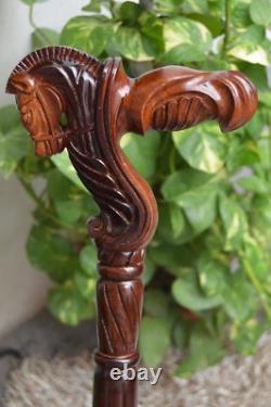 Canne traditionnelle en bois sculpté à la main avec poignée en forme de cheval