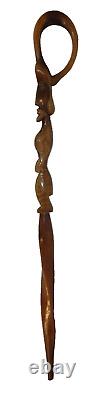 Incroyable canne de marche en bois sculpté à la main avec une figure de TikI de l'île.